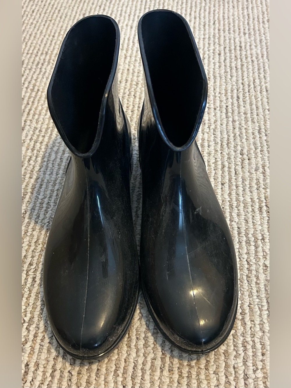 Women’s Ardene Chelsea rain boots - never worn, size 8